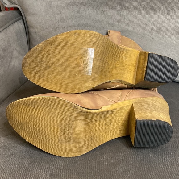 Body Central slouchy boots - Picture 2 of 5